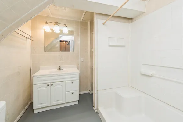 $2,500 | 319 North Lord Avenue, Carpentersville, IL 60110