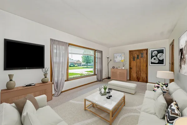 $2,500 | 319 North Lord Avenue, Carpentersville, IL 60110