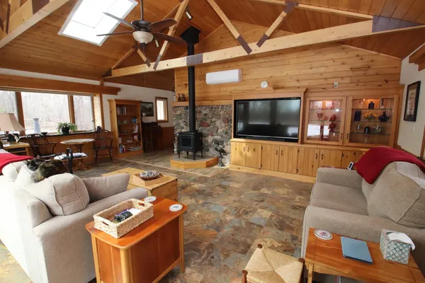 $550,000 | N11024 Deer Lake Road, Stephenson, WI 54104