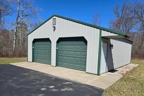 $550,000 | N11024 Deer Lake Road, Stephenson, WI 54104