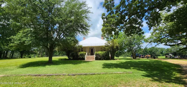 $450,000 | 3350 Mt Pleasant Lane Southeast, Bogue Chitto, MS 39629