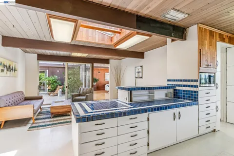 $1,250,000 | 8077 Shay Drive, Oakland, CA 94605