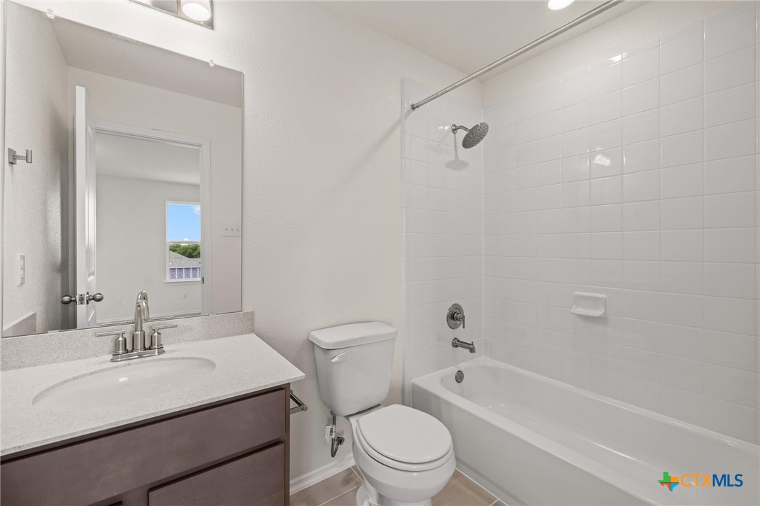 722 Ryan Street Belton, TX 76513 - Photo 23 of 37 Full bathroom connecting to game room