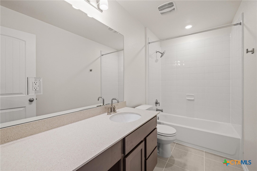 722 Ryan Street Belton, TX 76513 - Photo 27 of 37 Secondary bathroom near bedrooms