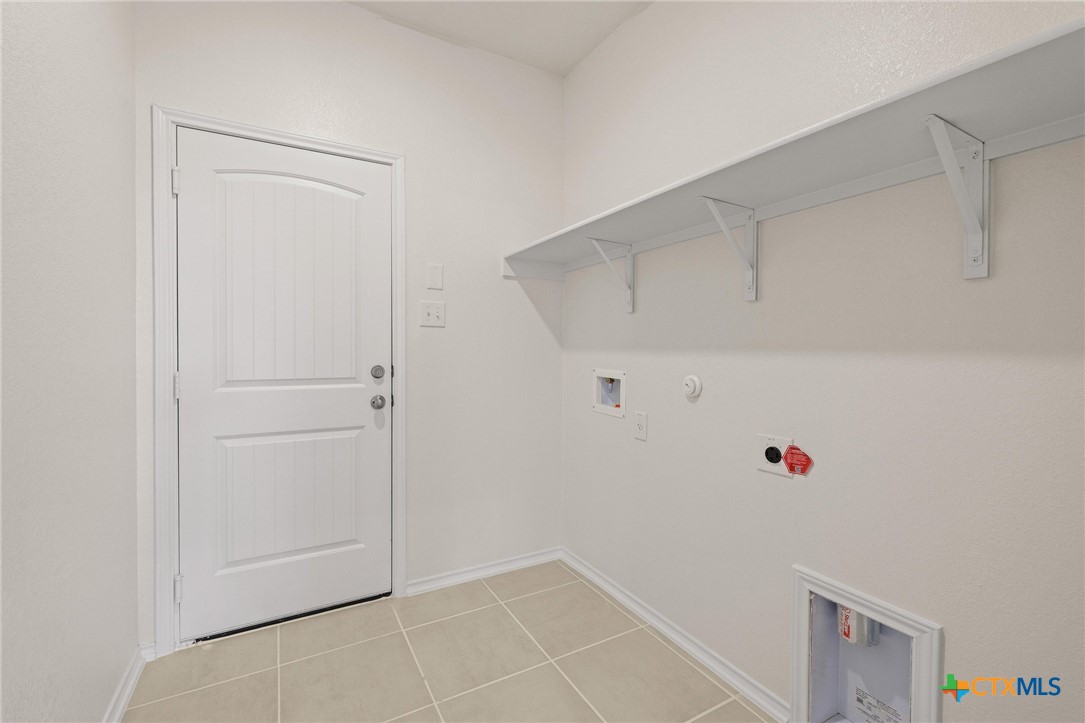 722 Ryan Street Belton, TX 76513 - Photo 29 of 37 Laundry room