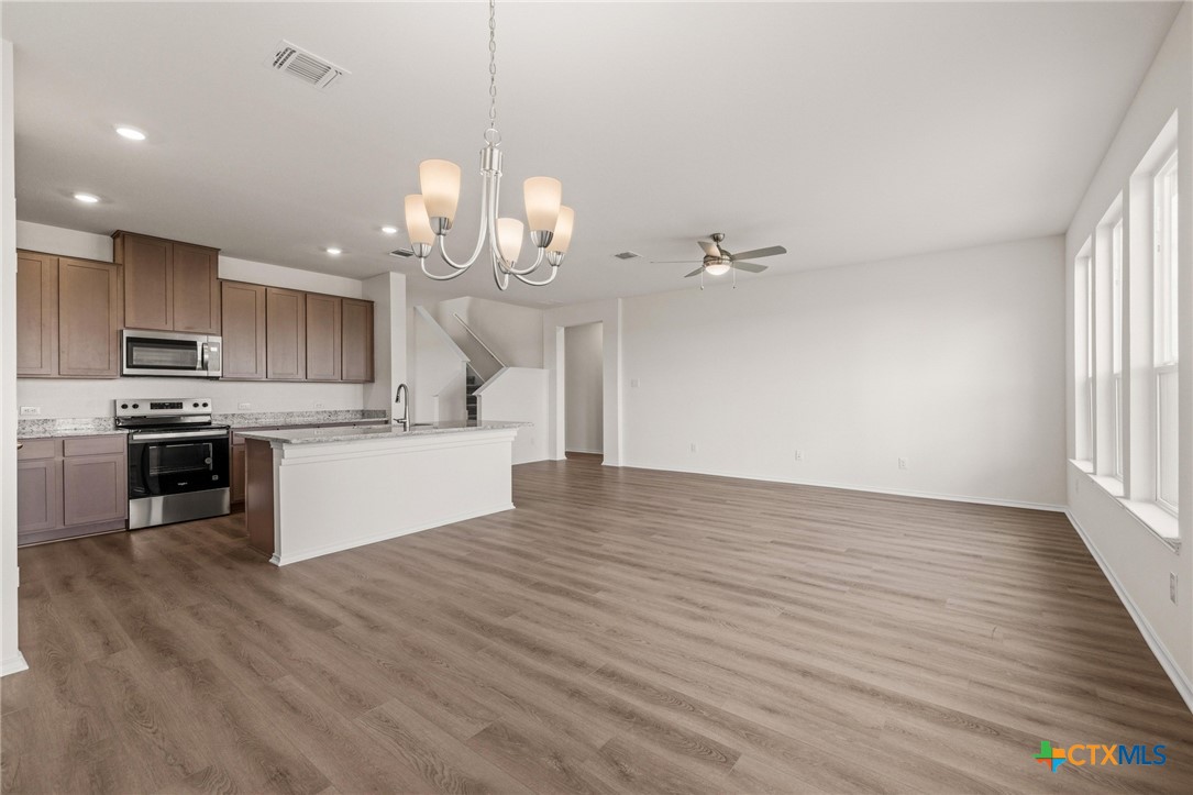 722 Ryan Street Belton, TX 76513 - Photo 9 of 37 Dining area