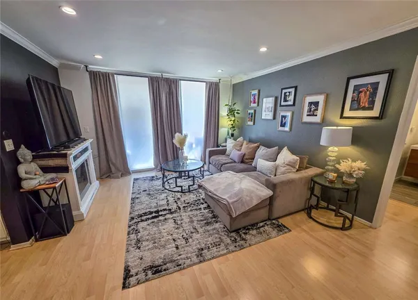 $310,000 | 5429 Newcastle Avenue, Unit 211, Encino, CA 91316