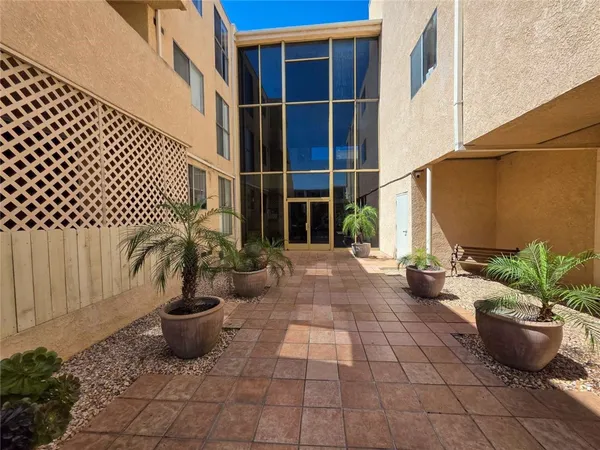 $310,000 | 5429 Newcastle Avenue, Unit 211, Encino, CA 91316