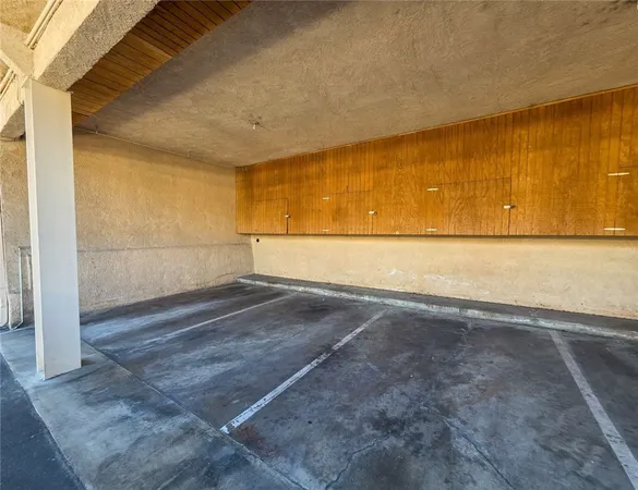 $310,000 | 5429 Newcastle Avenue, Unit 211, Encino, CA 91316