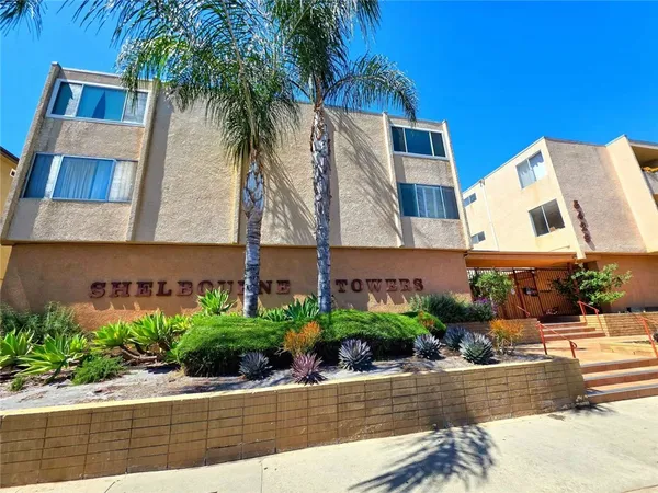 $310,000 | 5429 Newcastle Avenue, Unit 211, Encino, CA 91316