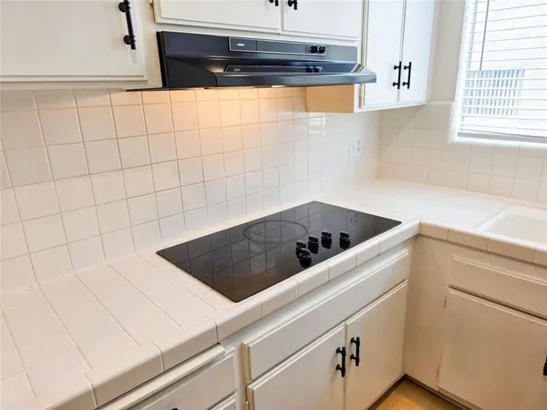 $310,000 | 5429 Newcastle Avenue, Unit 211, Encino, CA 91316