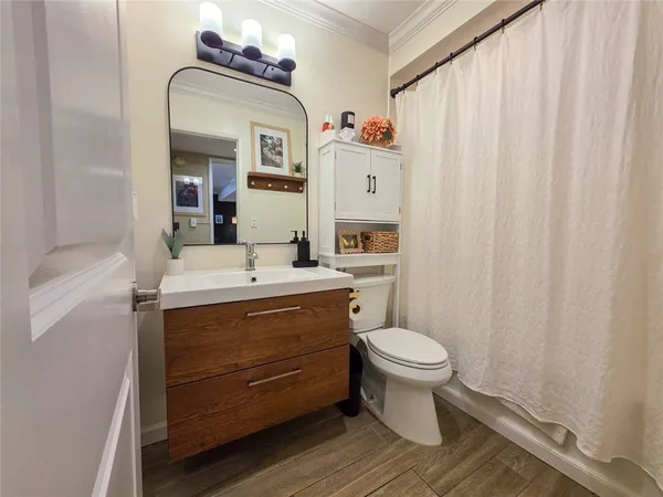 $310,000 | 5429 Newcastle Avenue, Unit 211, Encino, CA 91316