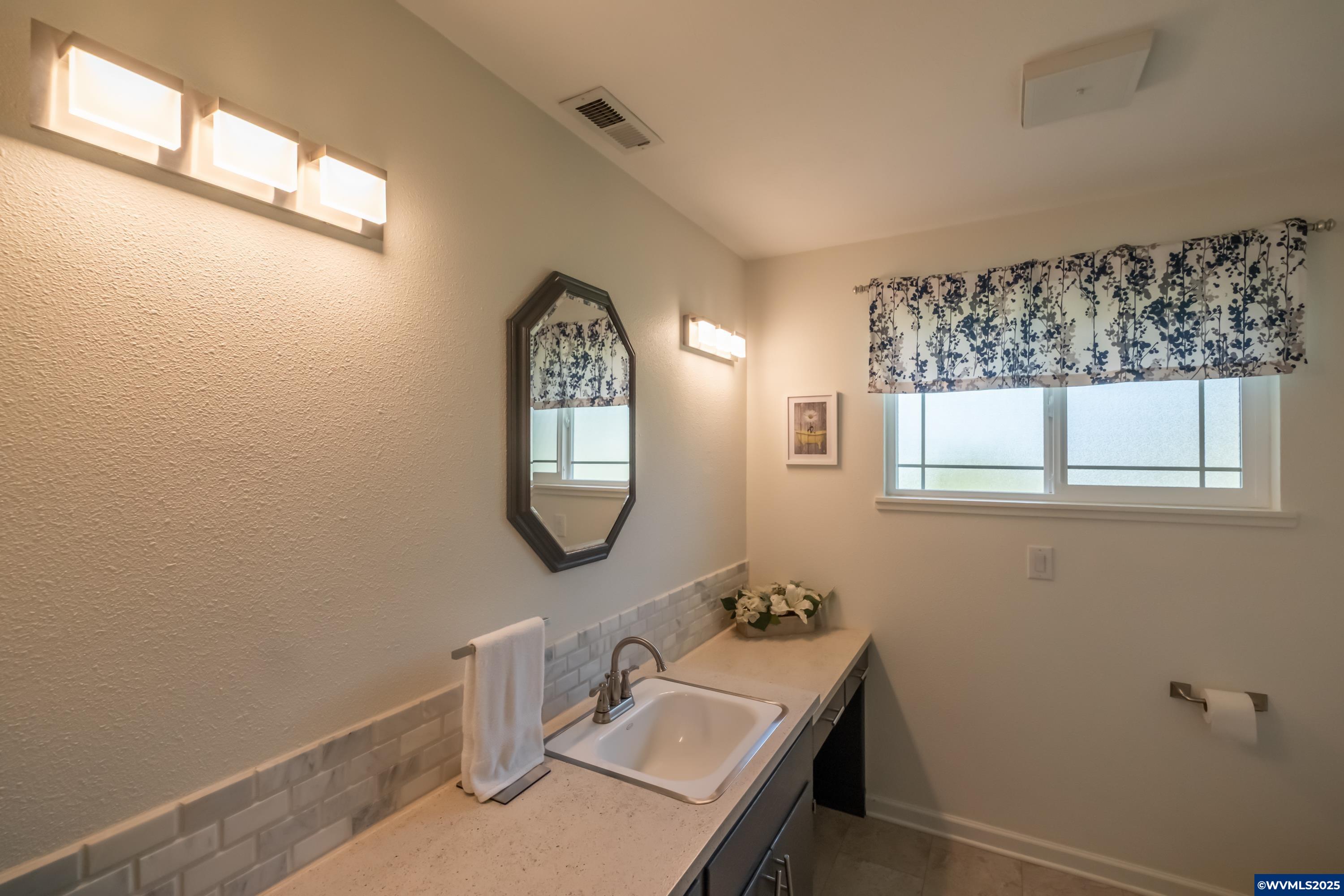 28791 Liberty Road Sweet Home, OR 97386 - Photo 21 of 49 Gallery Image 21