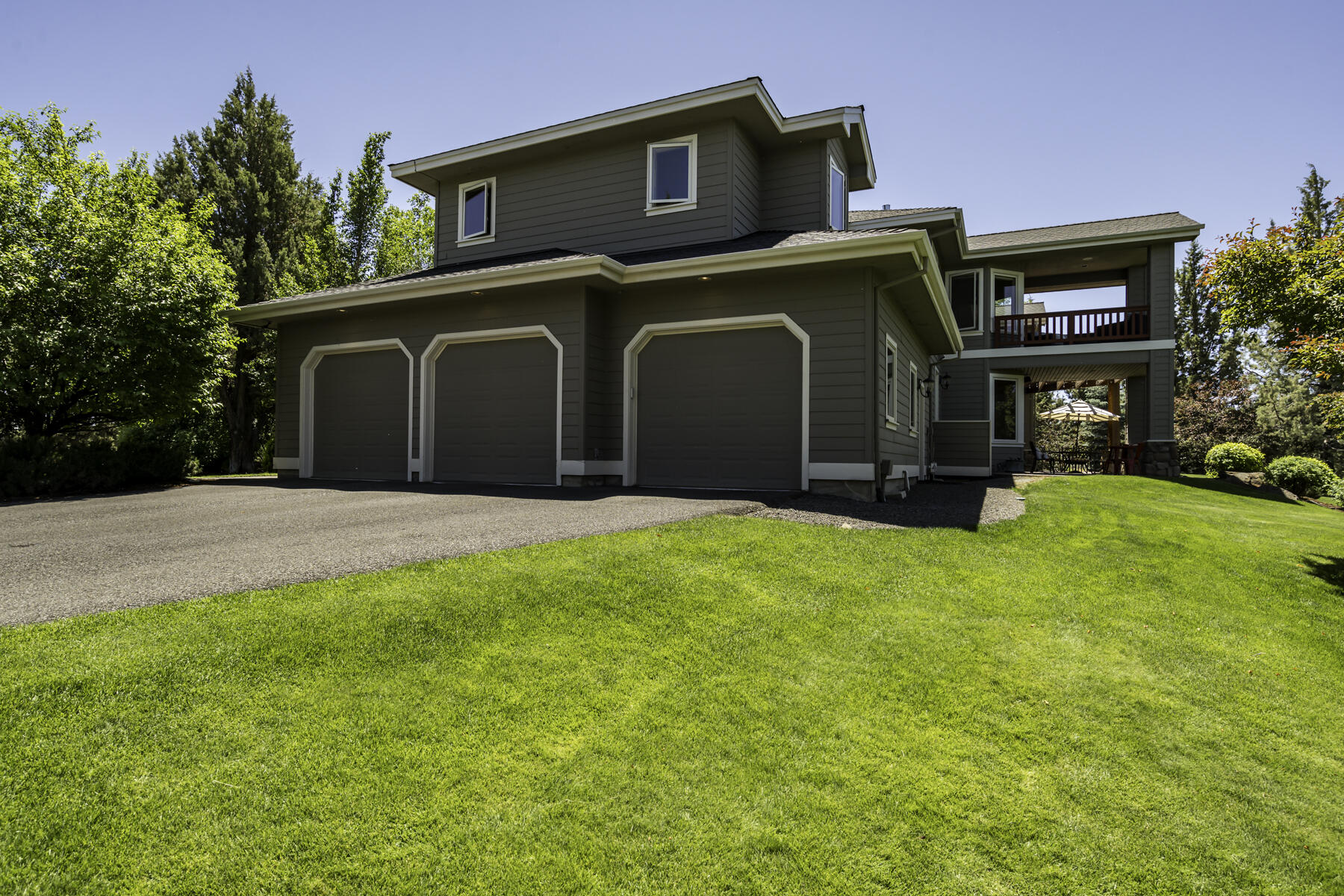 61445 Gosney Road Bend, OR 97702 - Photo 74 of 83 a front view of a house with garden