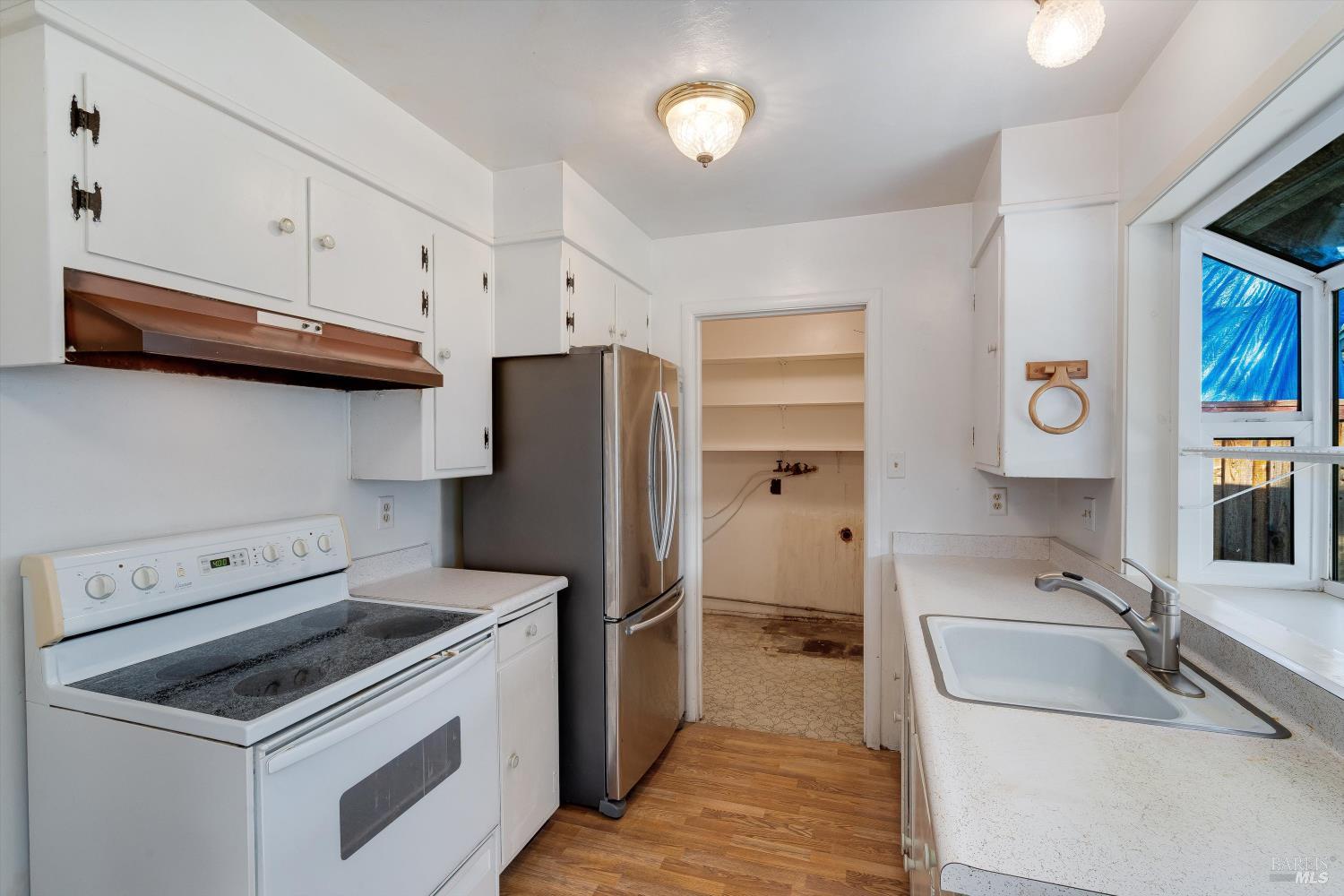 5158 Parkhurst Drive Santa Rosa, CA 95409 - Photo 16 of 40 a kitchen with granite countertop a sink stove and refrigerator