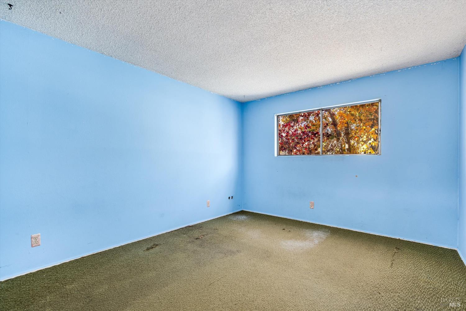 5158 Parkhurst Drive Santa Rosa, CA 95409 - Photo 28 of 40 an empty room with windows