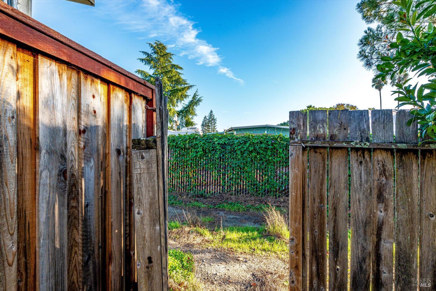 5158 Parkhurst Drive Santa Rosa, CA 95409 - Photo 38 of 40 a view of balcony with small garden