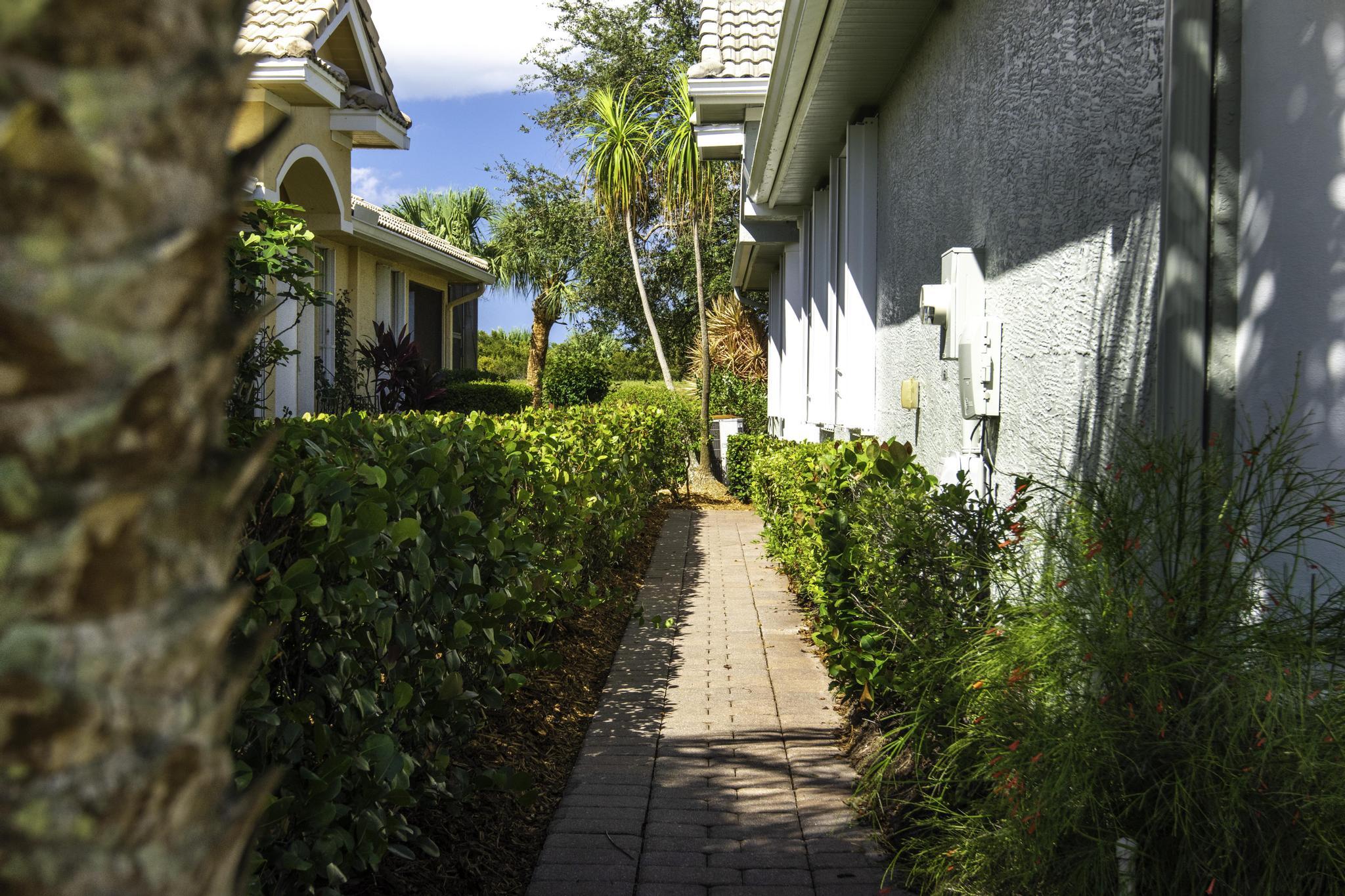 511 Northwest Red Pine Way Jensen Beach, FL 34957 - Photo 10 of 67 DSC_0013-Edit