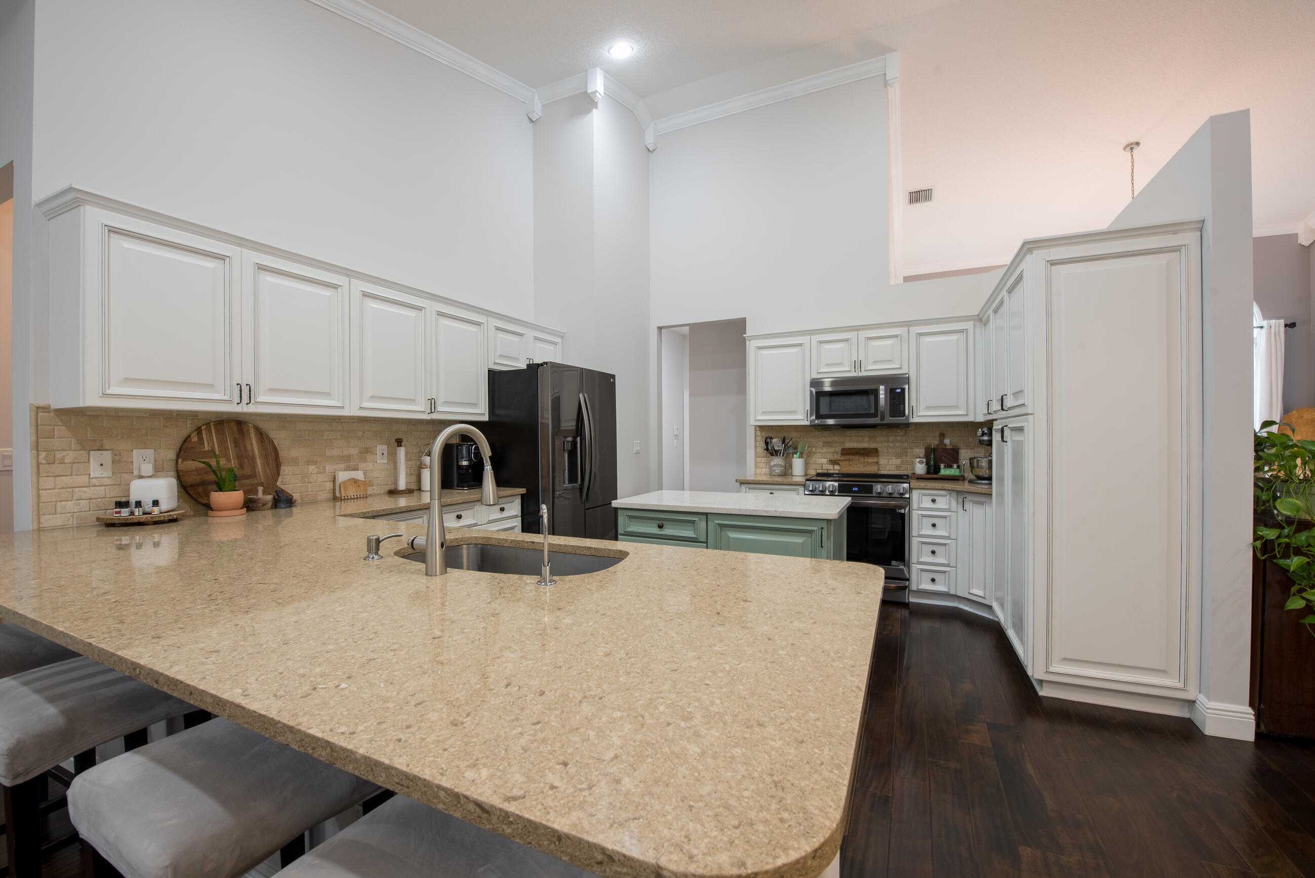 10640 154th Road North Jupiter, FL 33478 - Photo 14 of 29 Kitchen R2L