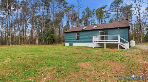 a view of backyard with tree