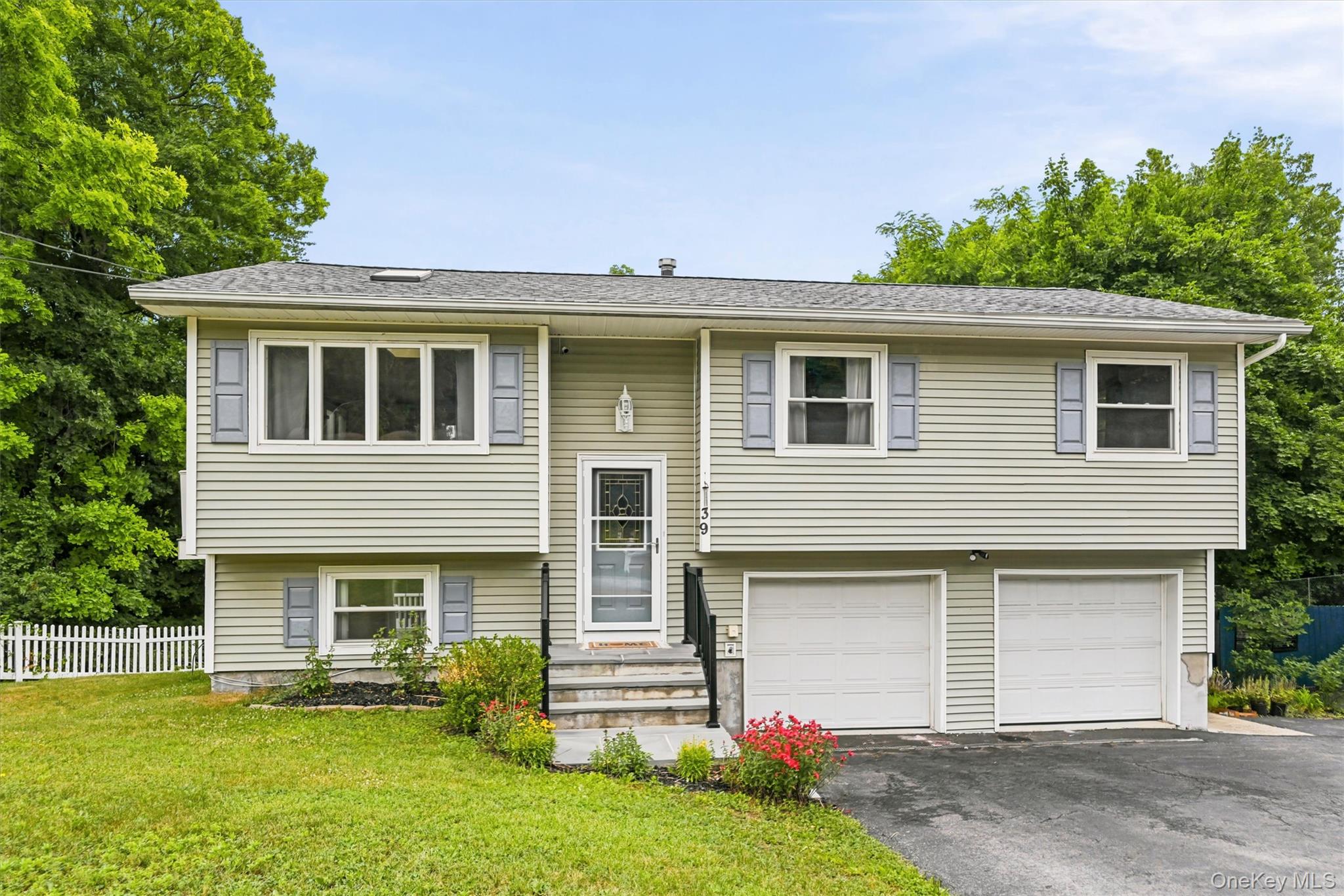 39 Raker Road Poughkeepsie, NY 12603 - Photo 2 of 31