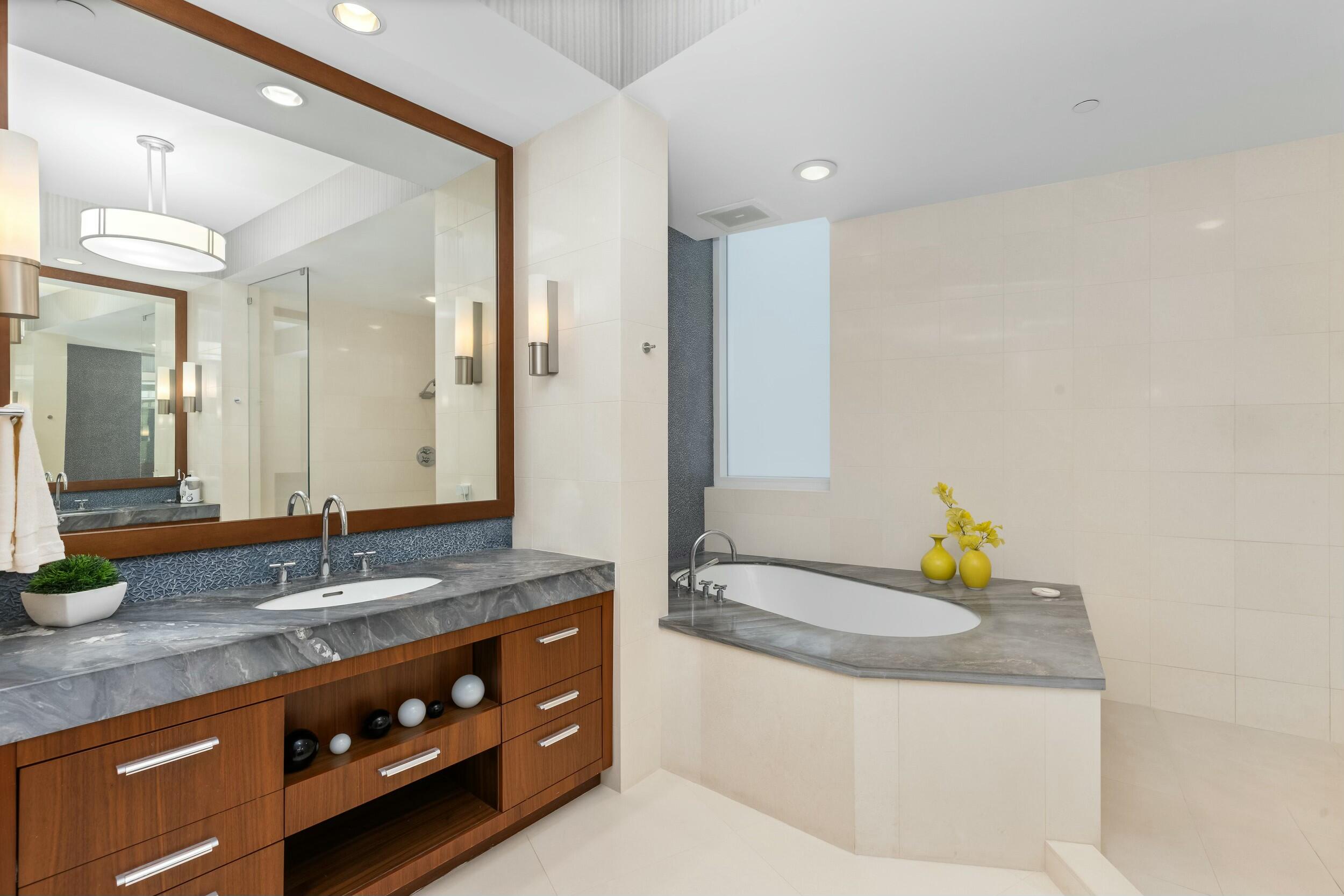 1000 South Ocean Boulevard, Unit 208 Boca Raton, FL 33432 - Photo 17 of 34 Primary bathroom