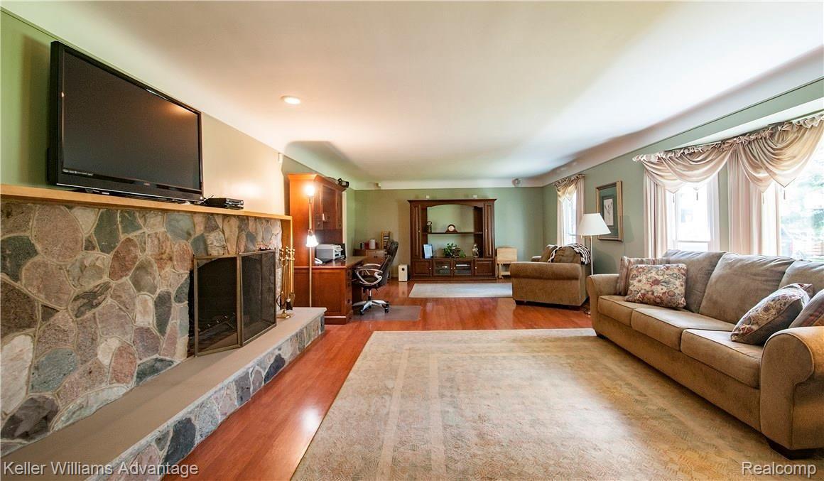 26508 Farmington Road Farmington, MI 48334 - Photo 19 of 45 Farmington Rd._26508_FamilyRm_004