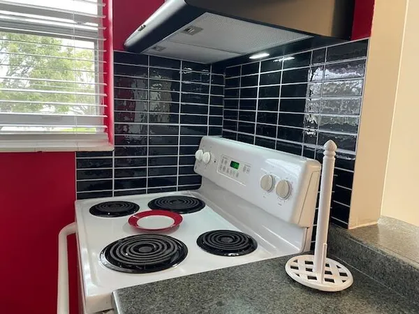 $1,450 | 111 Southeast 1st Street, Unit 7, Boynton Beach, FL 33435