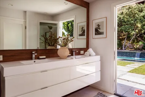 $2,399,000 | 5513 Tuxedo Terrace, Los Angeles, CA 90068