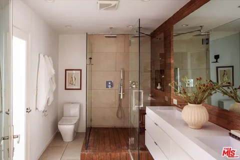 $2,399,000 | 5513 Tuxedo Terrace, Los Angeles, CA 90068