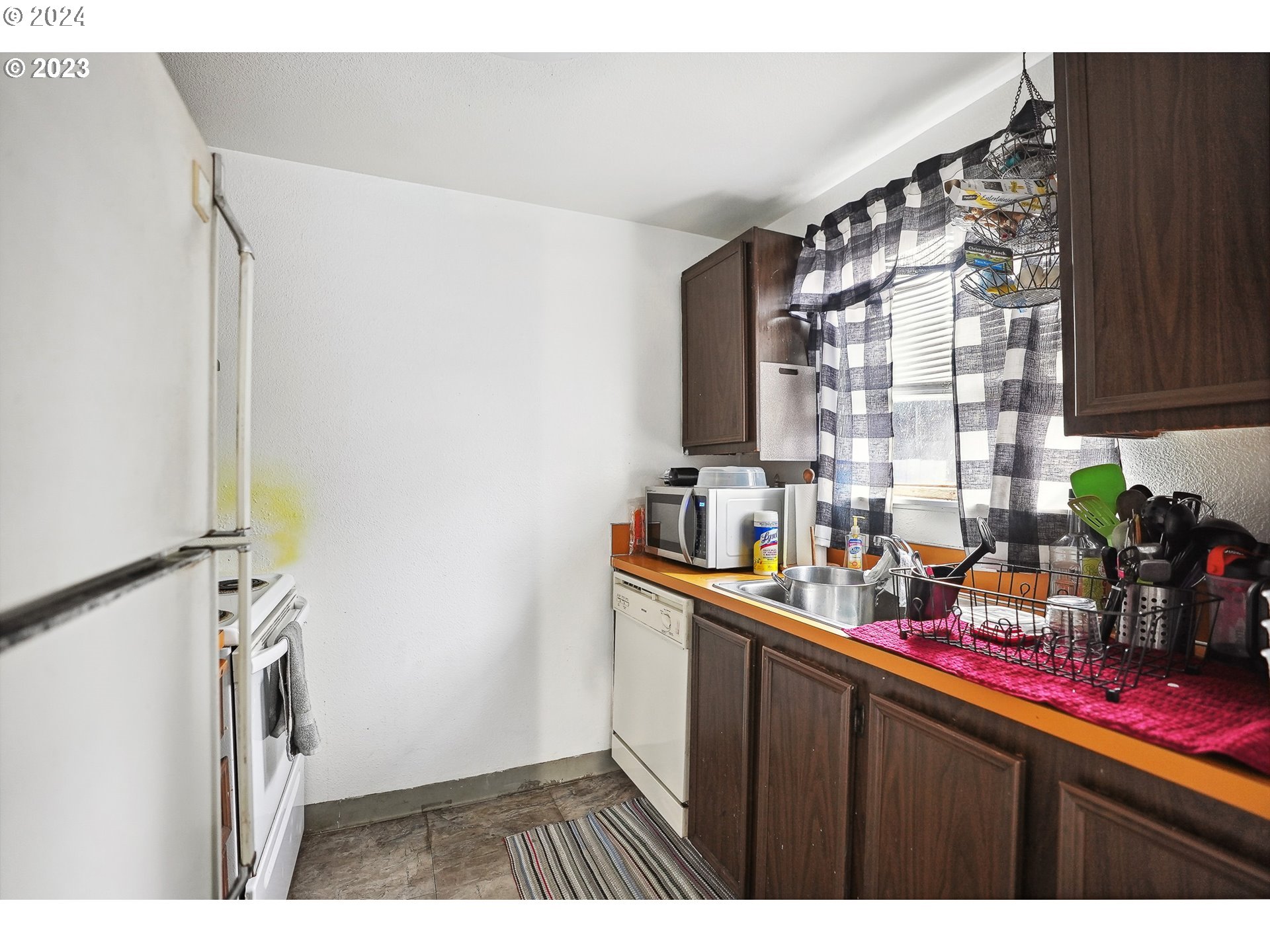 9630 Southeast Foster Road Portland, OR 97266 - Photo 17 of 33 a kitchen with a refrigerator and a sink