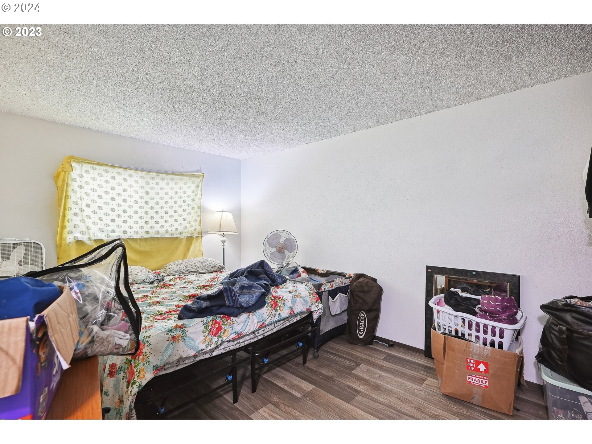 9630 Southeast Foster Road Portland, OR 97266 - Photo 5 of 33 a bedroom with furniture and a window
