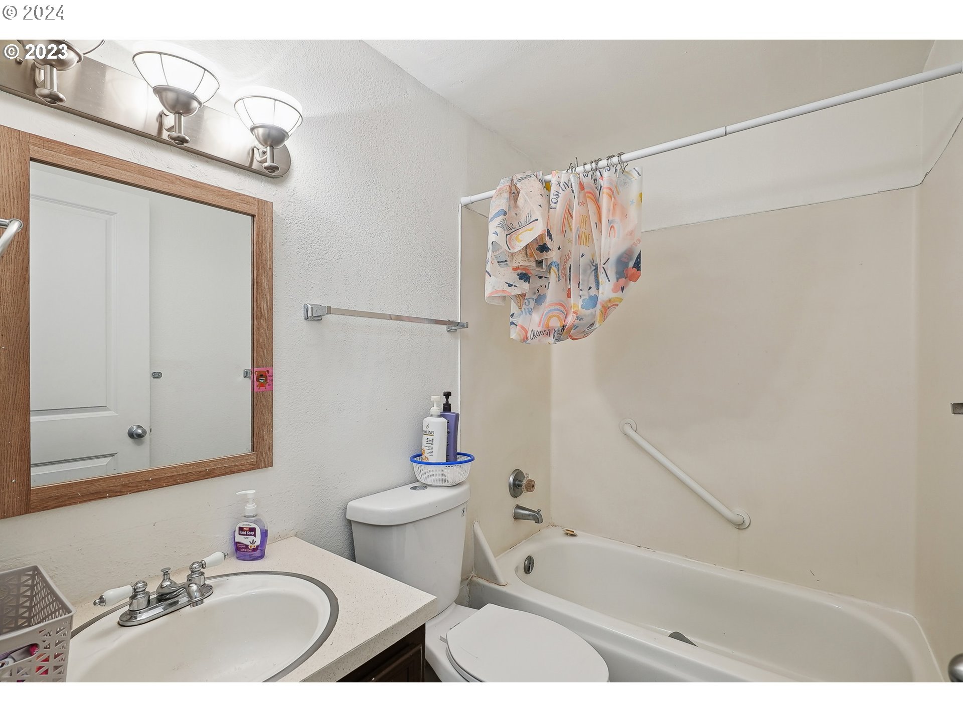 9630 Southeast Foster Road Portland, OR 97266 - Photo 8 of 33 a bathroom with a sink and a mirror