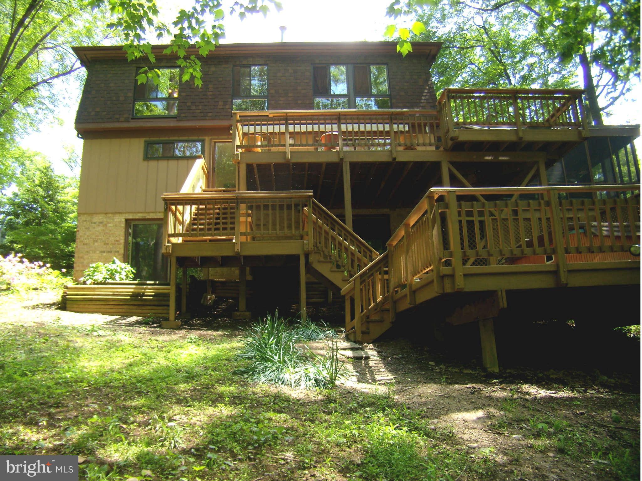 Exterior (Rear)