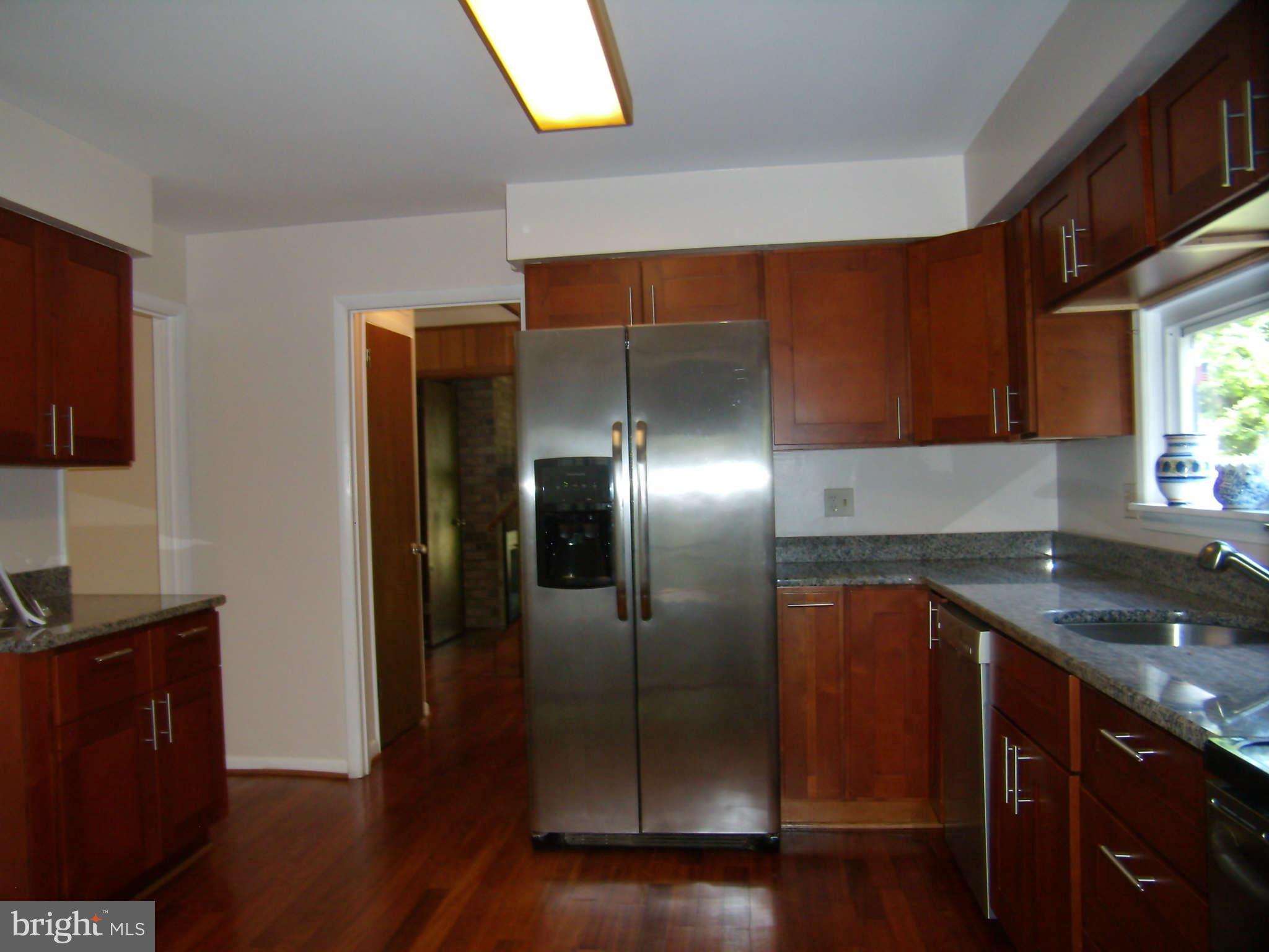 1437 Aldenham Lane Reston, VA 20190 - Photo 8 of 16 Kitchen