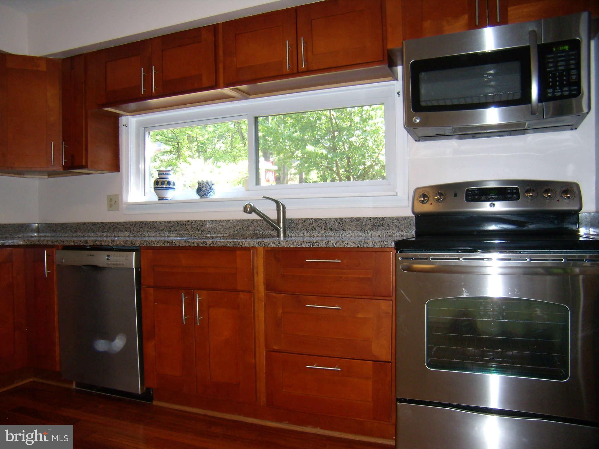 1437 Aldenham Lane Reston, VA 20190 - Photo 9 of 16 Kitchen