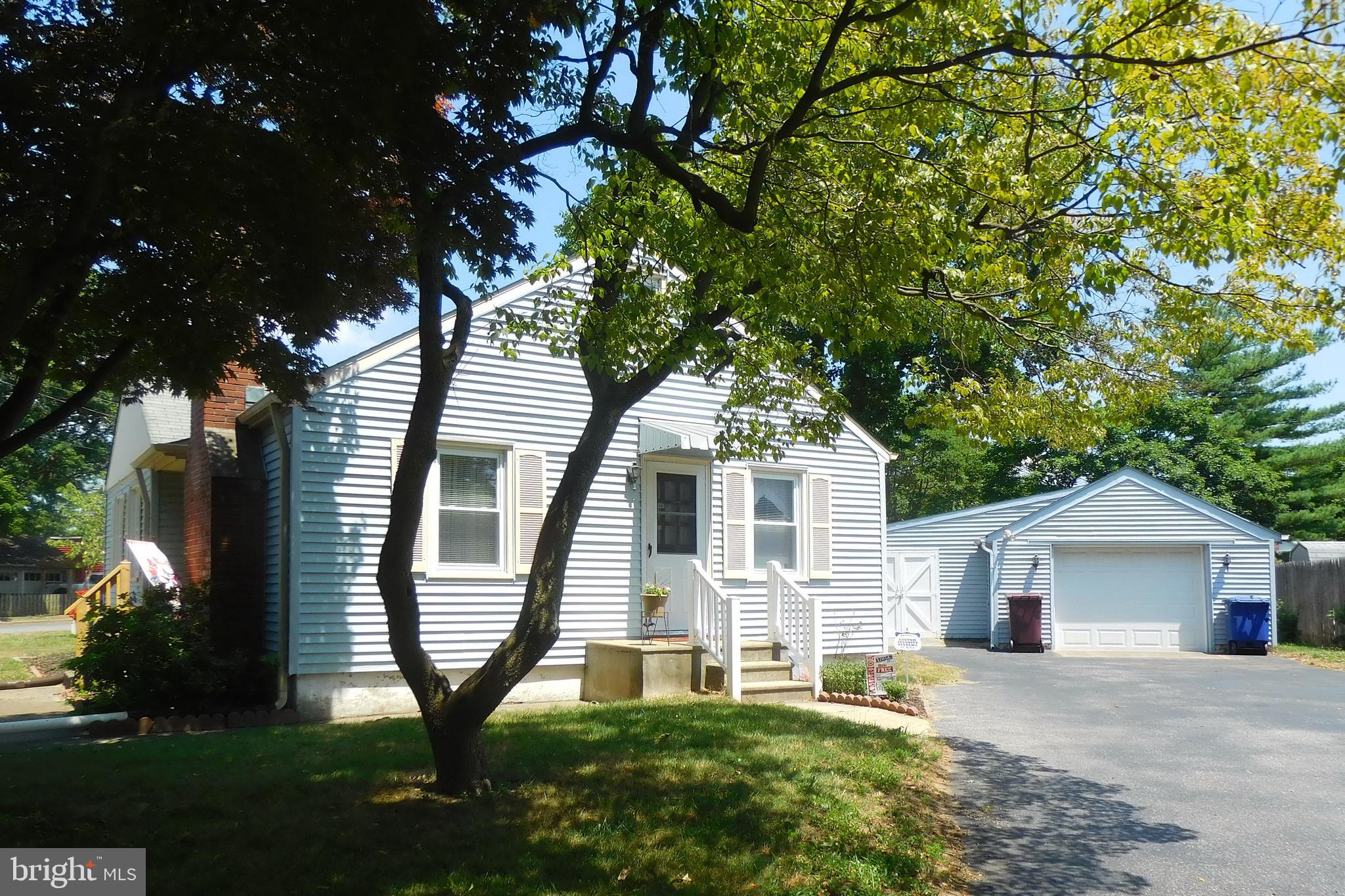 501 Lippincott Avenue Riverside, NJ 08075 - Photo 3 of 30 Garage and workshop