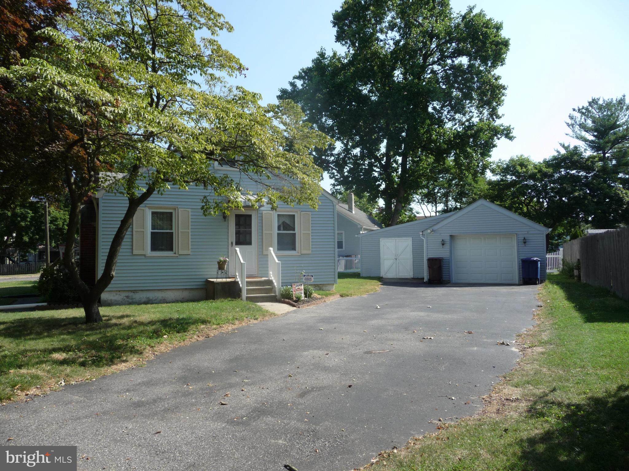 501 Lippincott Avenue Riverside, NJ 08075 - Photo 4 of 30 Driveway