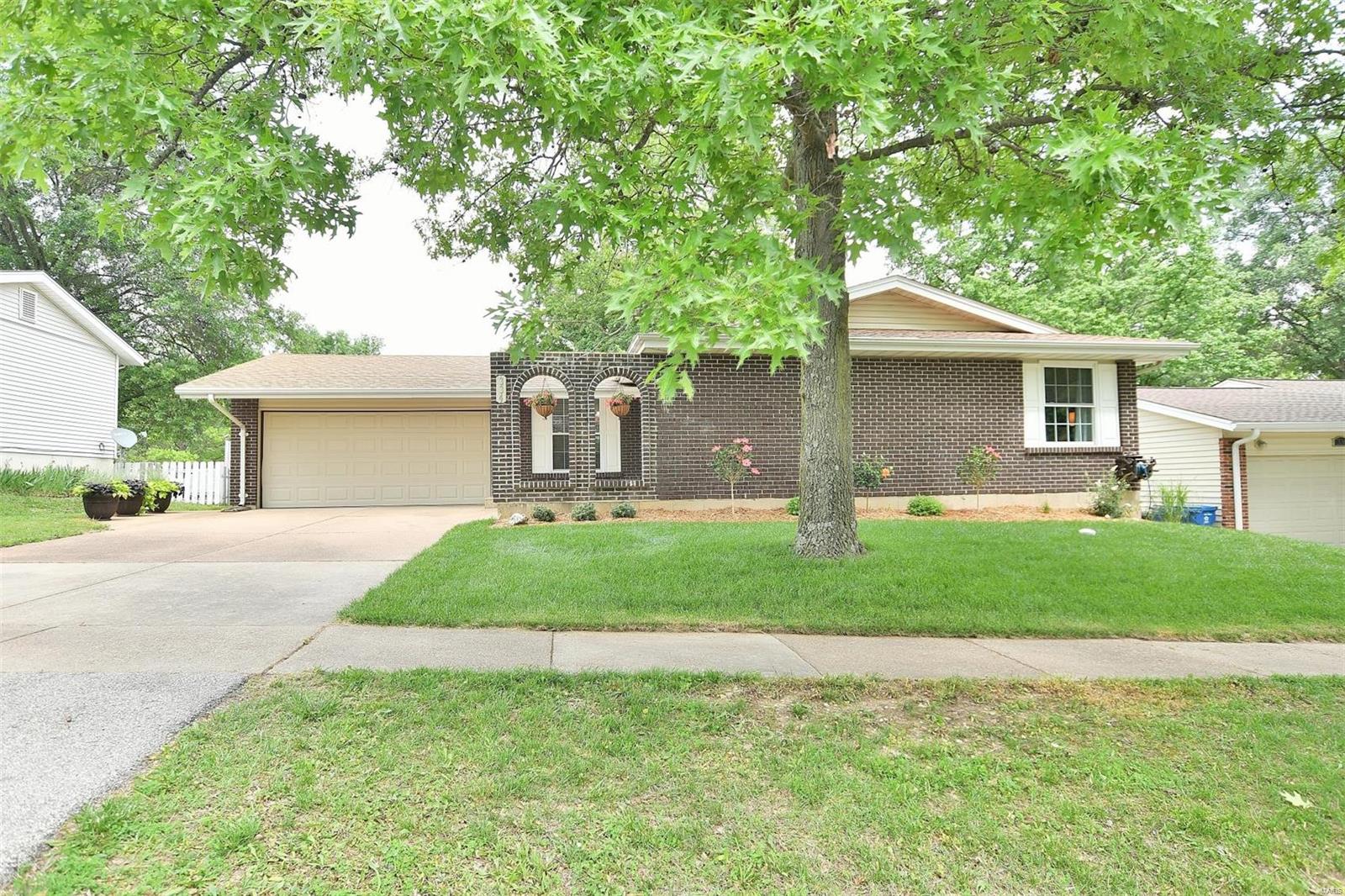 334 New Ballwin Road Ballwin, MO 63021 - Photo 1 of 27