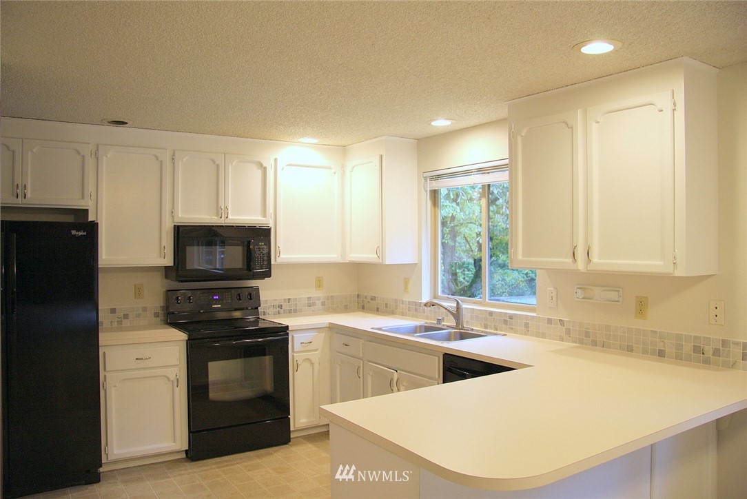 22007 49th Avenue Southeast Bothell, WA 98021 - Photo 3 of 18