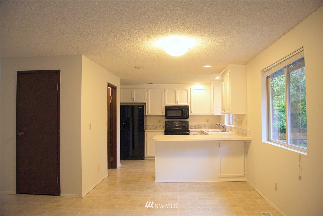 22007 49th Avenue Southeast Bothell, WA 98021 - Photo 4 of 18