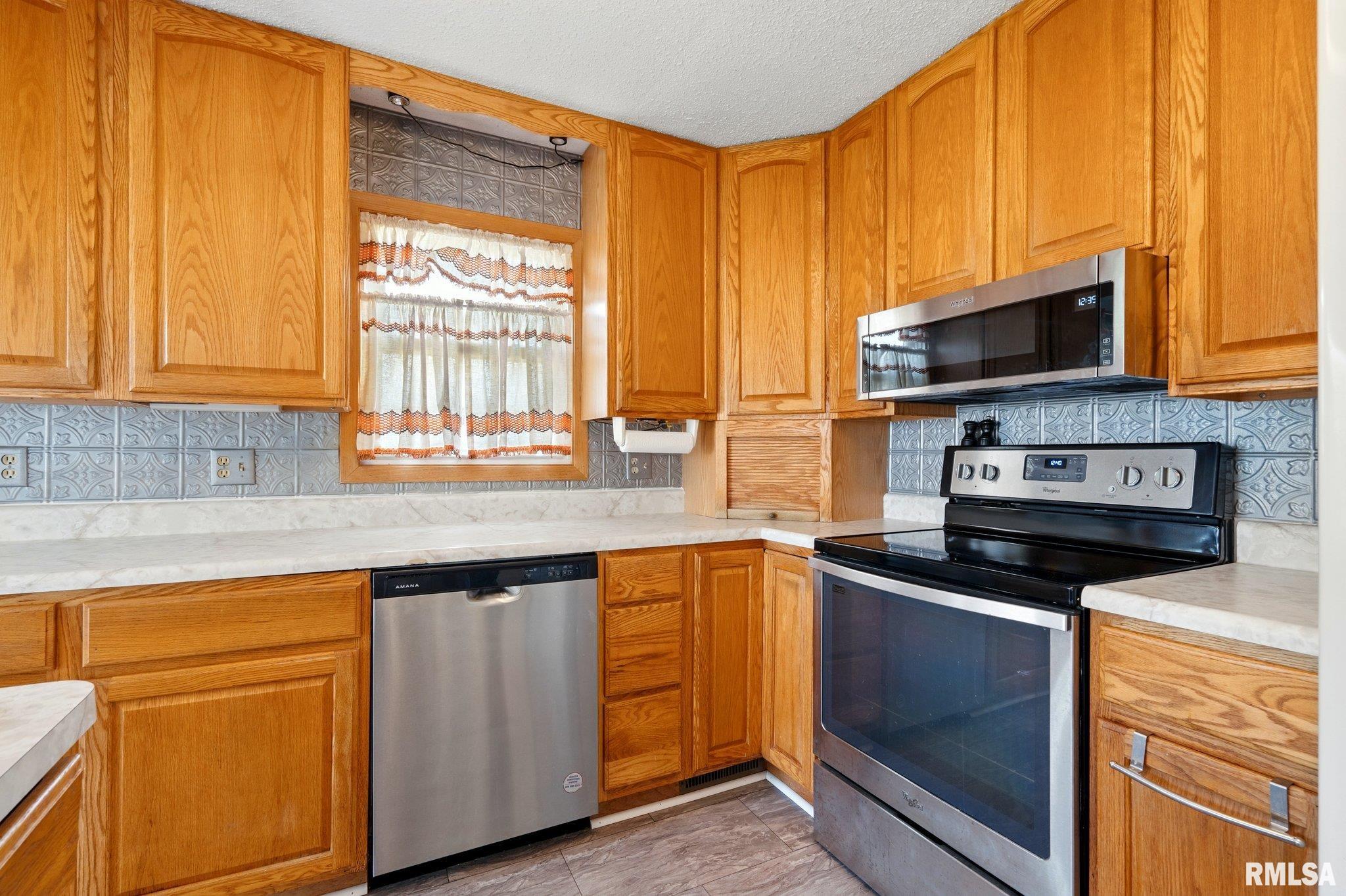 1118 Cedar Street Tipton, IA 52772 - Photo 8 of 30