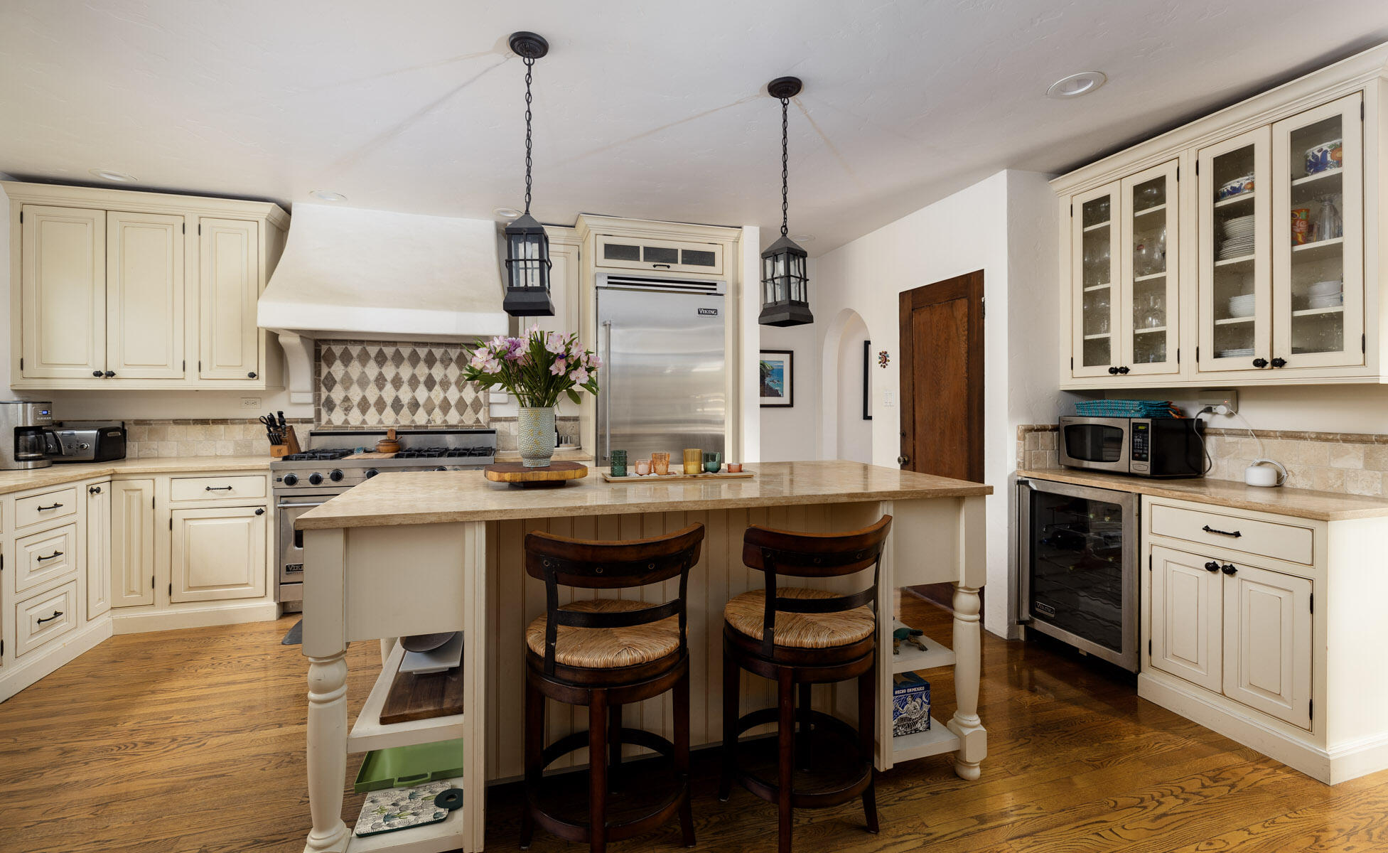 1010 Garcia Road Santa Barbara, CA 93103 - Photo 9 of 30 Kitchen with center island