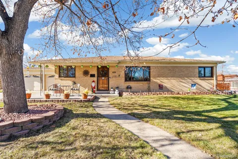 a view of a house with a big yard