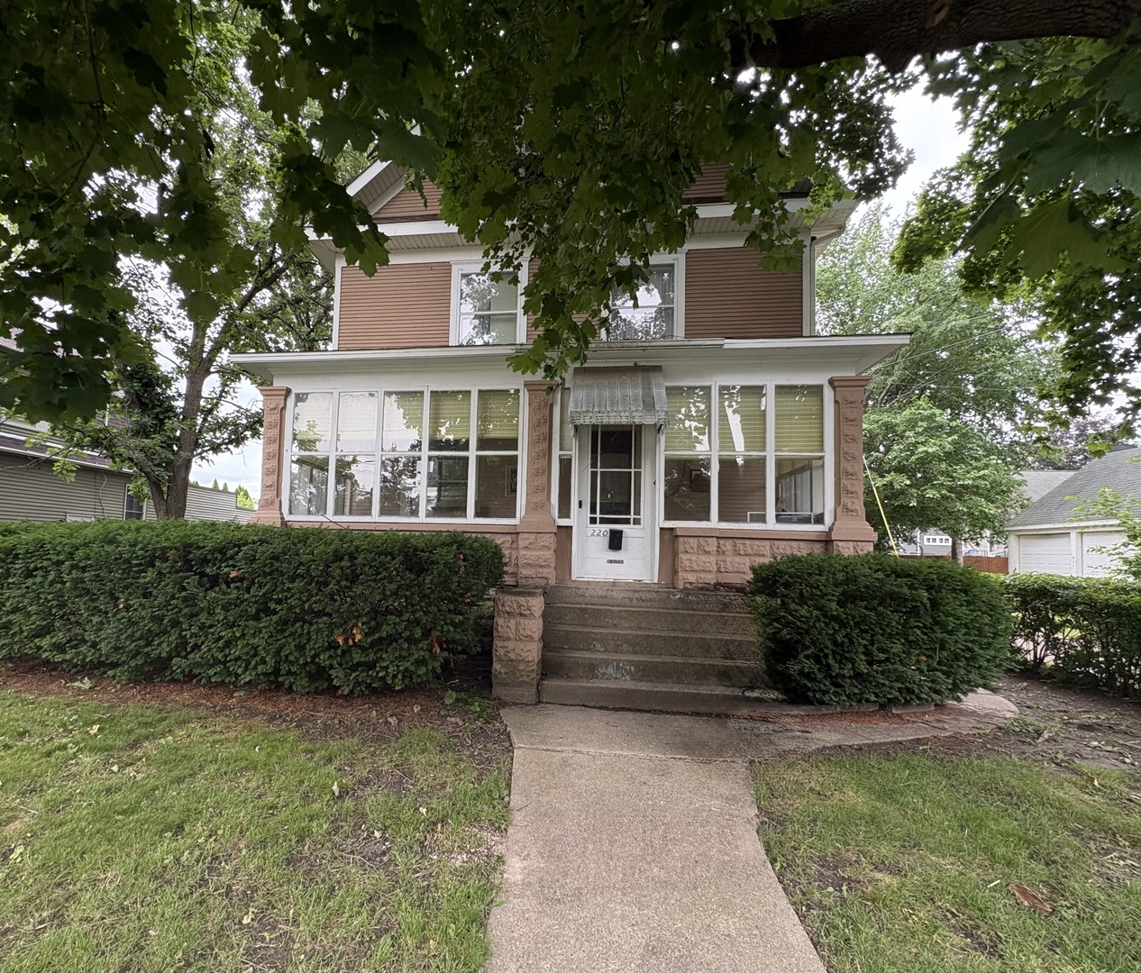 220 E Avenue Rochelle, IL 61068 - Photo 1 of 37