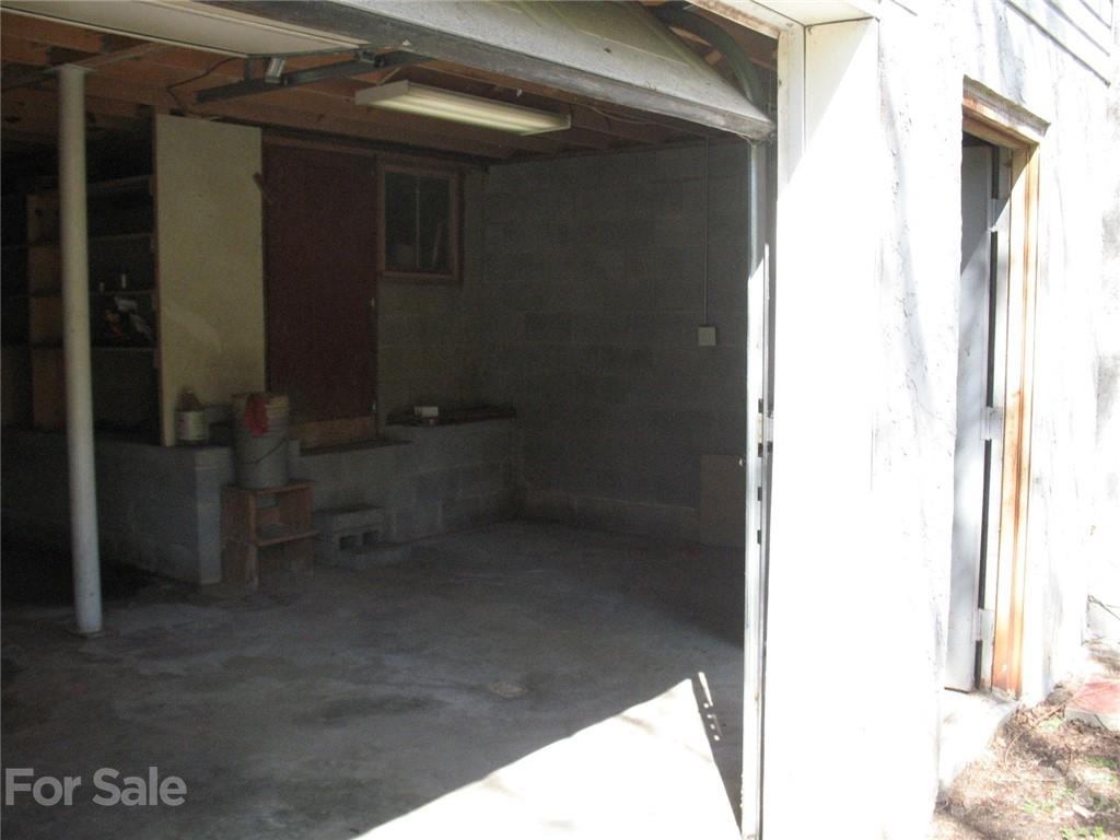 2060 Ridge Road Hendersonville, NC 28792 - Photo 20 of 21 a small space with a window