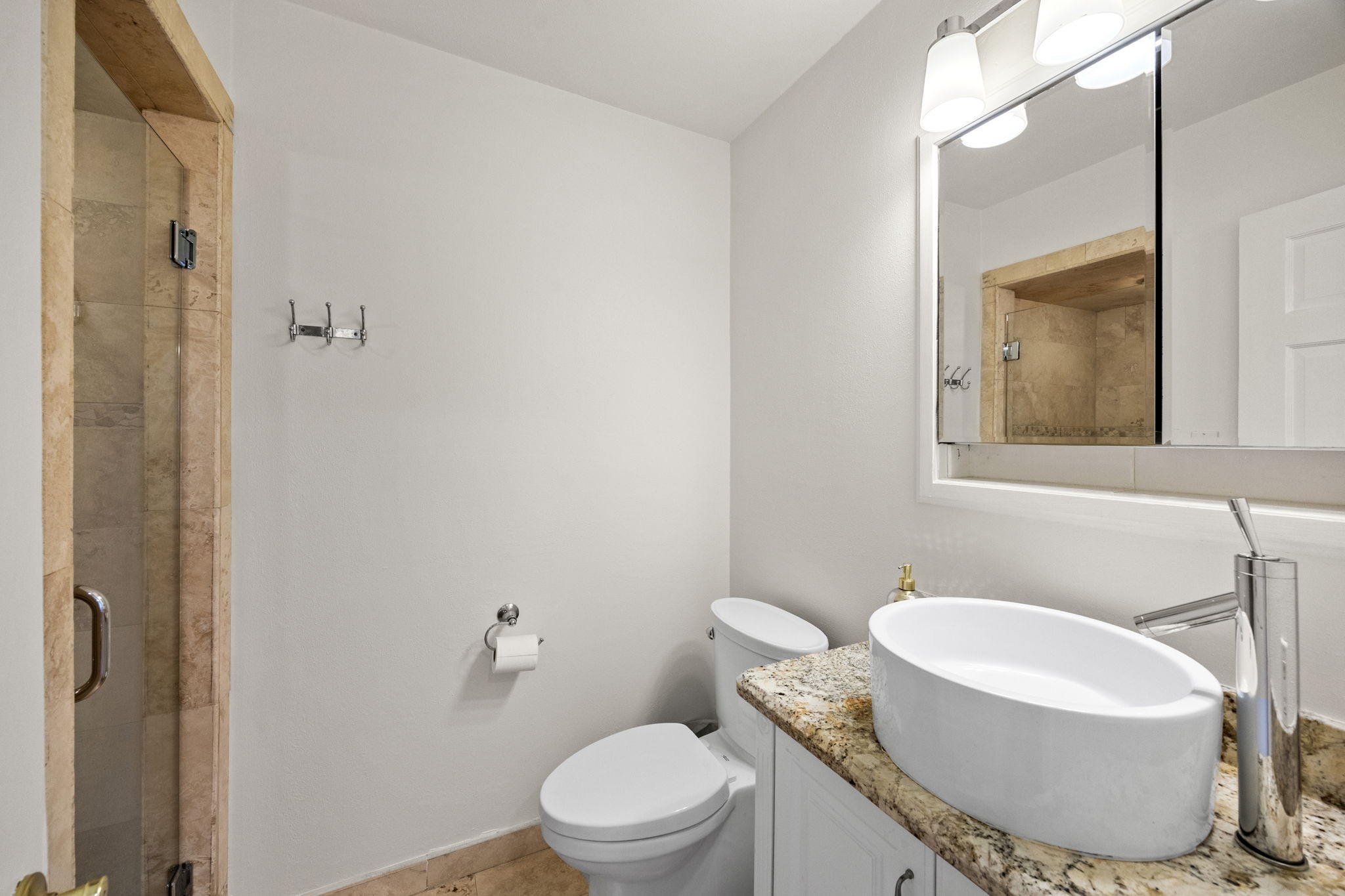 10310 Mayfield Road Houston, TX 77043 - Photo 35 of 49 Ensuite bath