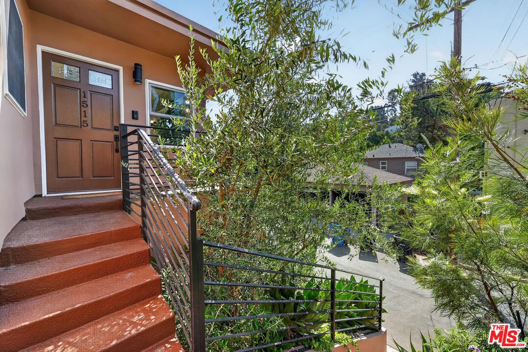 1515 Rendall Place Los Angeles, CA 90026 - Photo 5 of 46