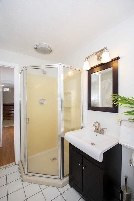 31 Pinewood Road Wellesley, MA 02482 - Photo 15 of 32