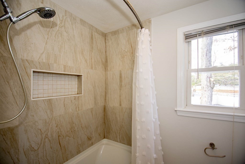 31 Pinewood Road Wellesley, MA 02482 - Photo 22 of 32